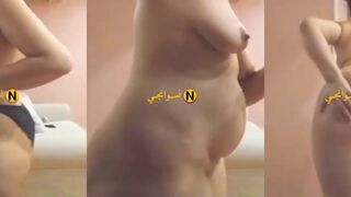 ست ميلفاية مربربة تقلع في الحمام