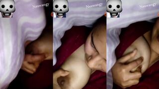 خطيبي فاتح فيديو وأنا فرجتله بزازي شوية يهيج عليا ويجي يفتحني قدام أبويا الخول