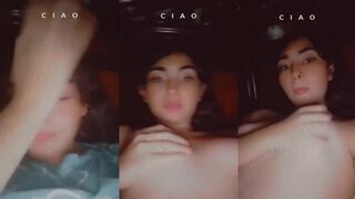 مراهقة قلعت الكيلوت وبتدعك كسها وتتأوه من الهياج الشديد